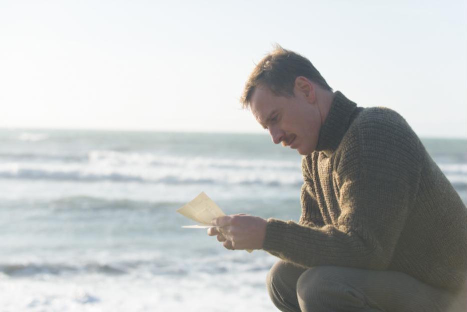 Michael Fassbender reads a letter in The Light Between Oceans (2016)