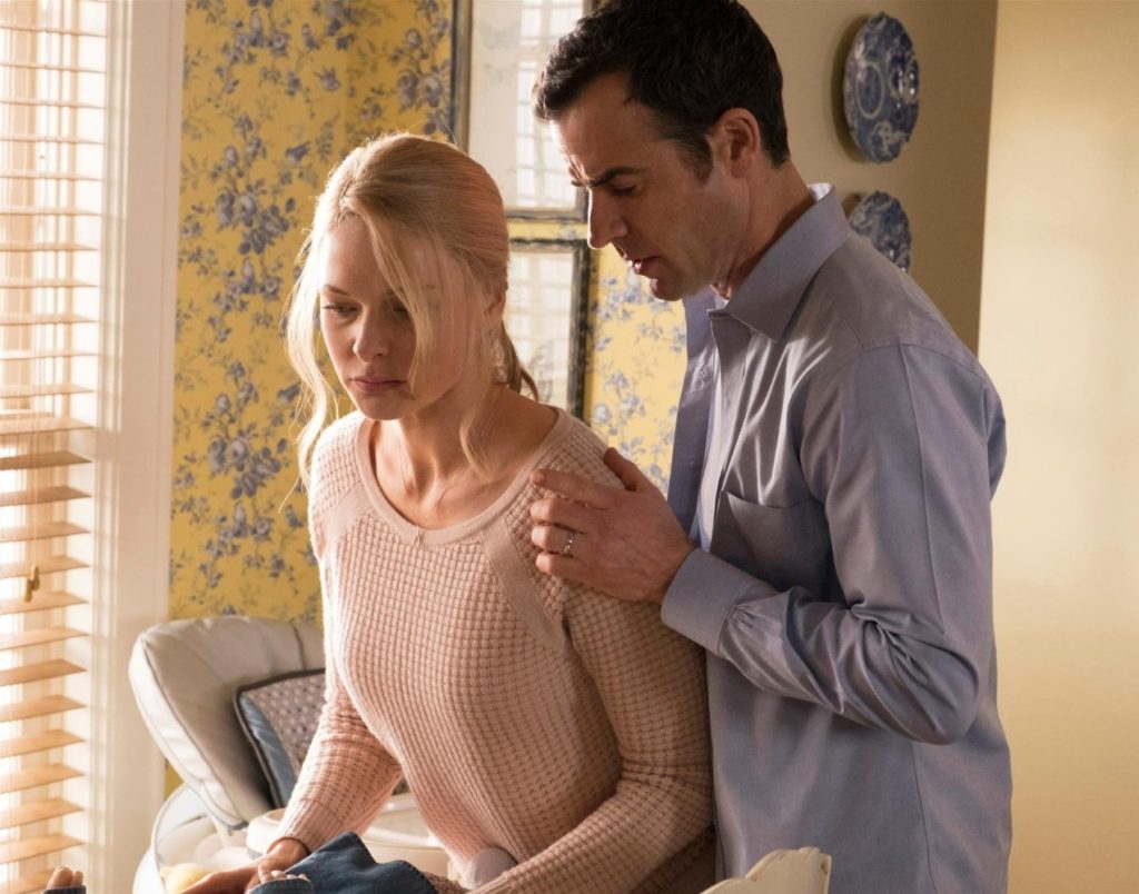 Rebecca Ferguson and Justin Theroux in THE GIRL ON THE TRAIN.
