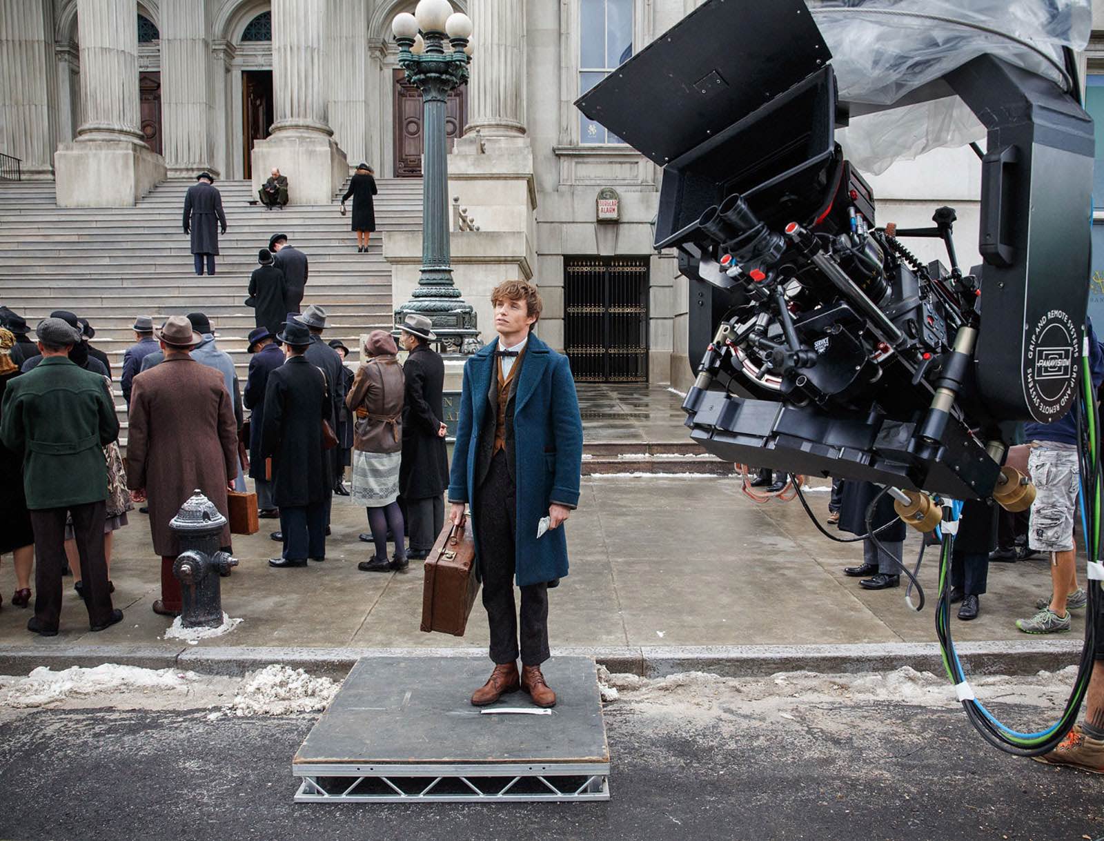 Eddie Redmayne on the set of Fantastic Beasts and Where to Find Them (2016)