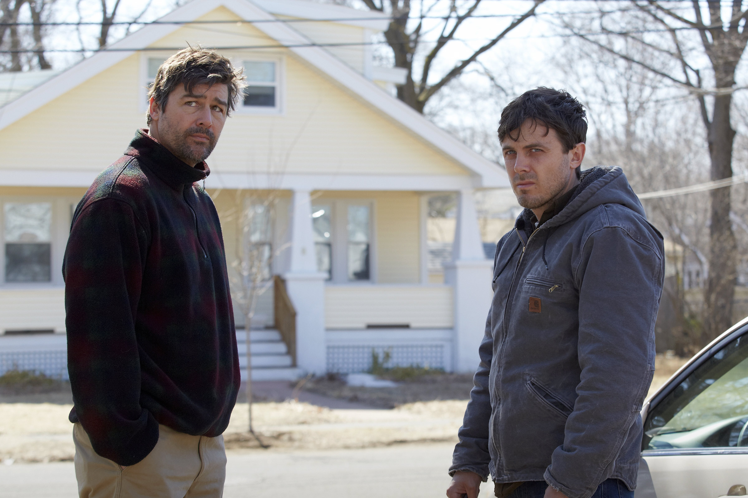 Kyle Chandler and Casey Affleck in Manchester by the Sea